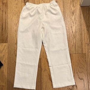 Alfred Dunner White Pull-On Petite Pants😊